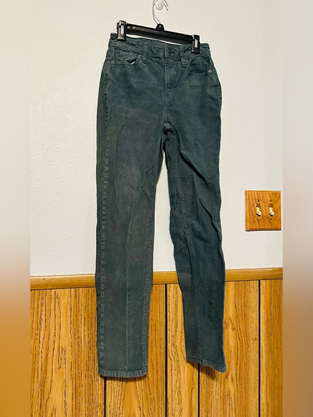 American Eagle Women's size 000 stretch mom straight Jeans corduroy